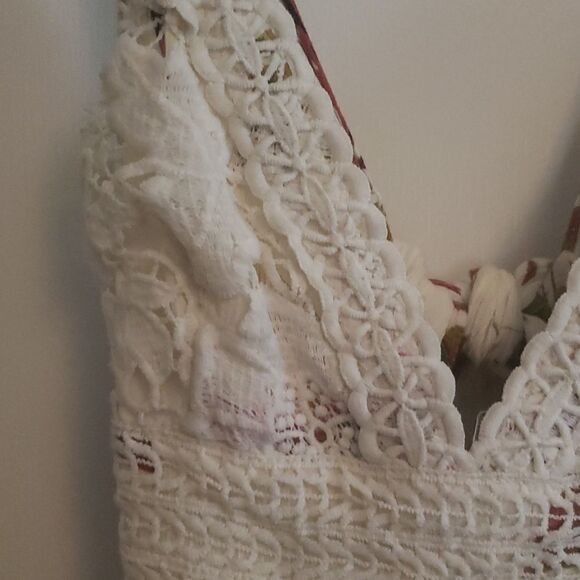 Floral Open back Romper - Picture 4 of 6